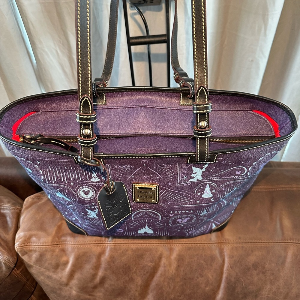 DISNEY DOONEY & BURKE 2017 park bag - Picture 13 of 15